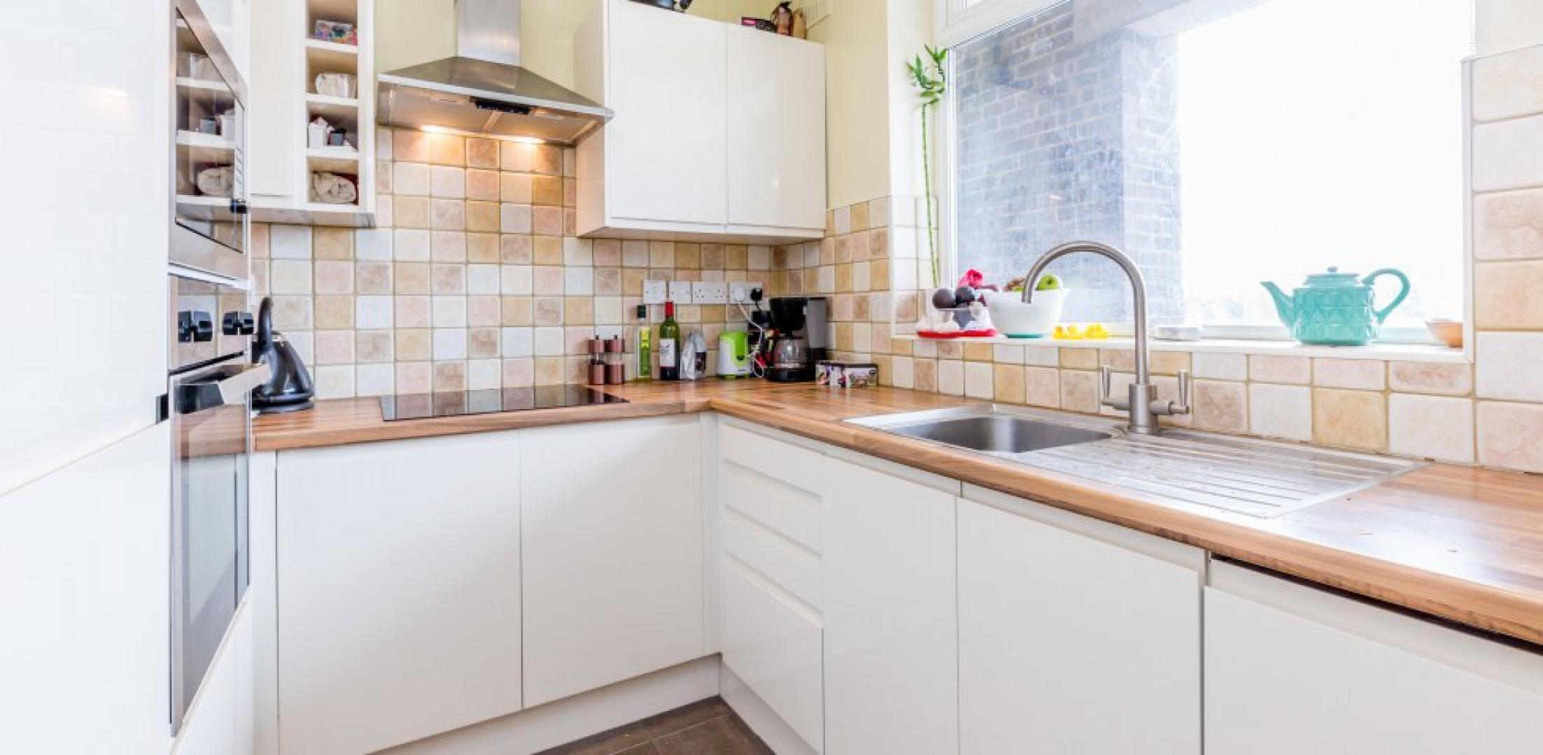 			EXTRA STUDY ROOM, 3 Bedroom, 1 bath, 1 reception Flat			 Viceroy Close, EAST FINCHLEY